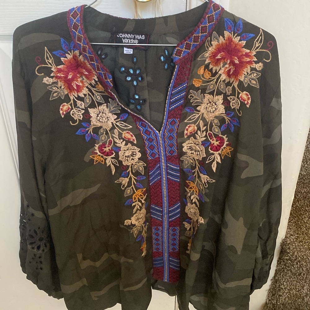 Blusa Johnny was talla XL color verde soldado tela no restirable